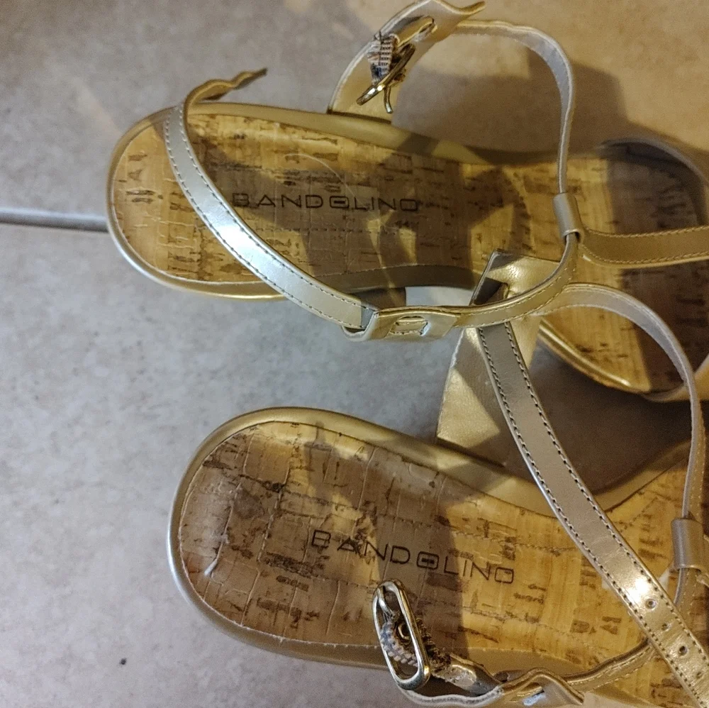 Bandolino Wedges - Picture 8 of 8